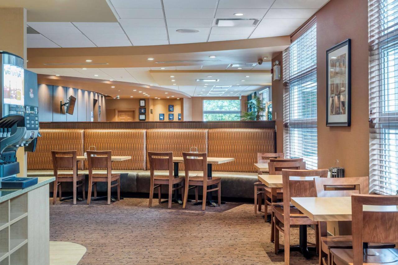 Best Western Plus, Bathurst Hotel & Suites Buitenkant foto