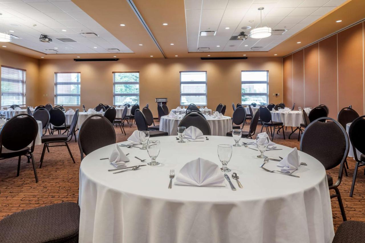 Best Western Plus, Bathurst Hotel & Suites Buitenkant foto