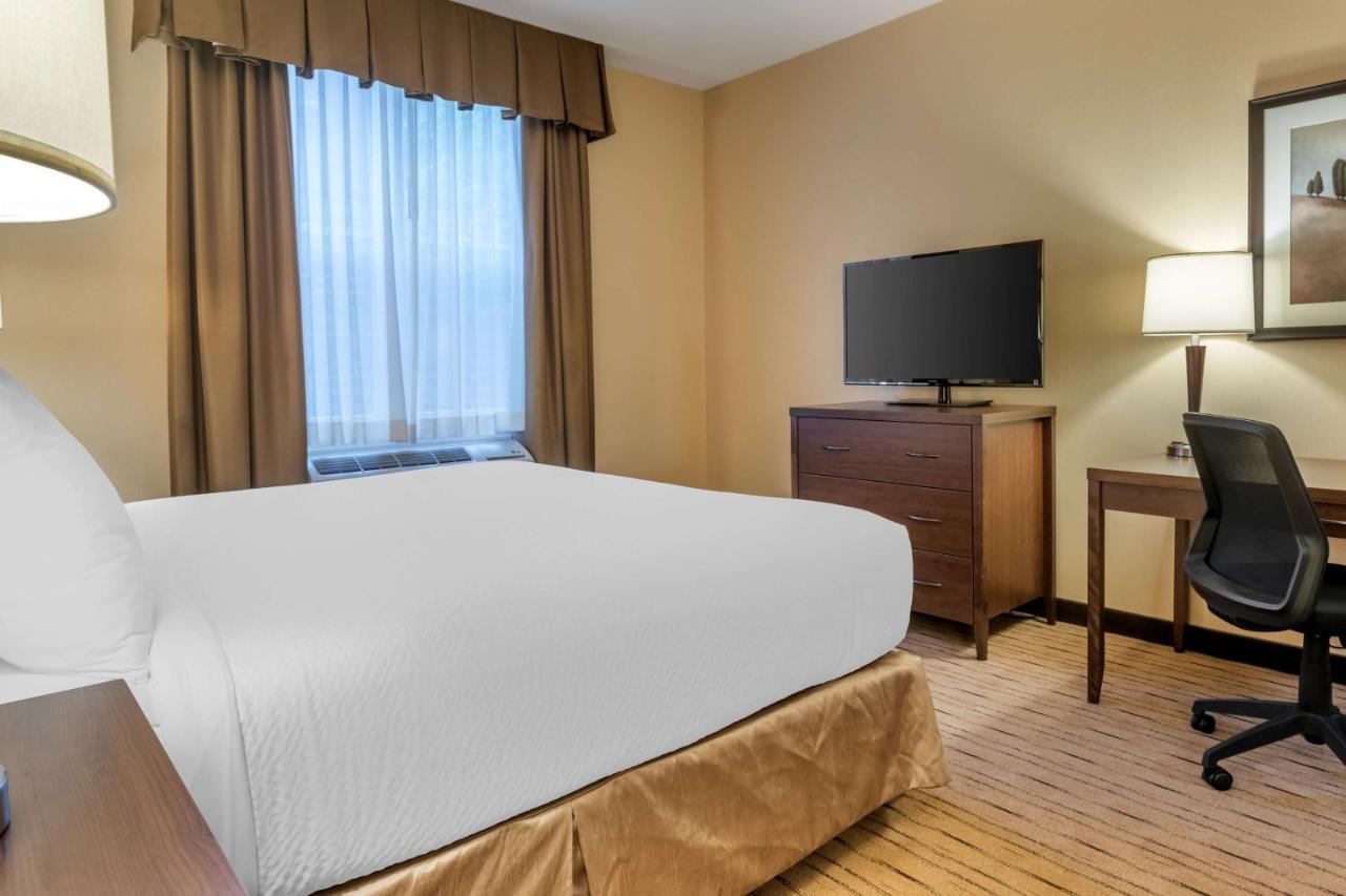 Best Western Plus, Bathurst Hotel & Suites Buitenkant foto
