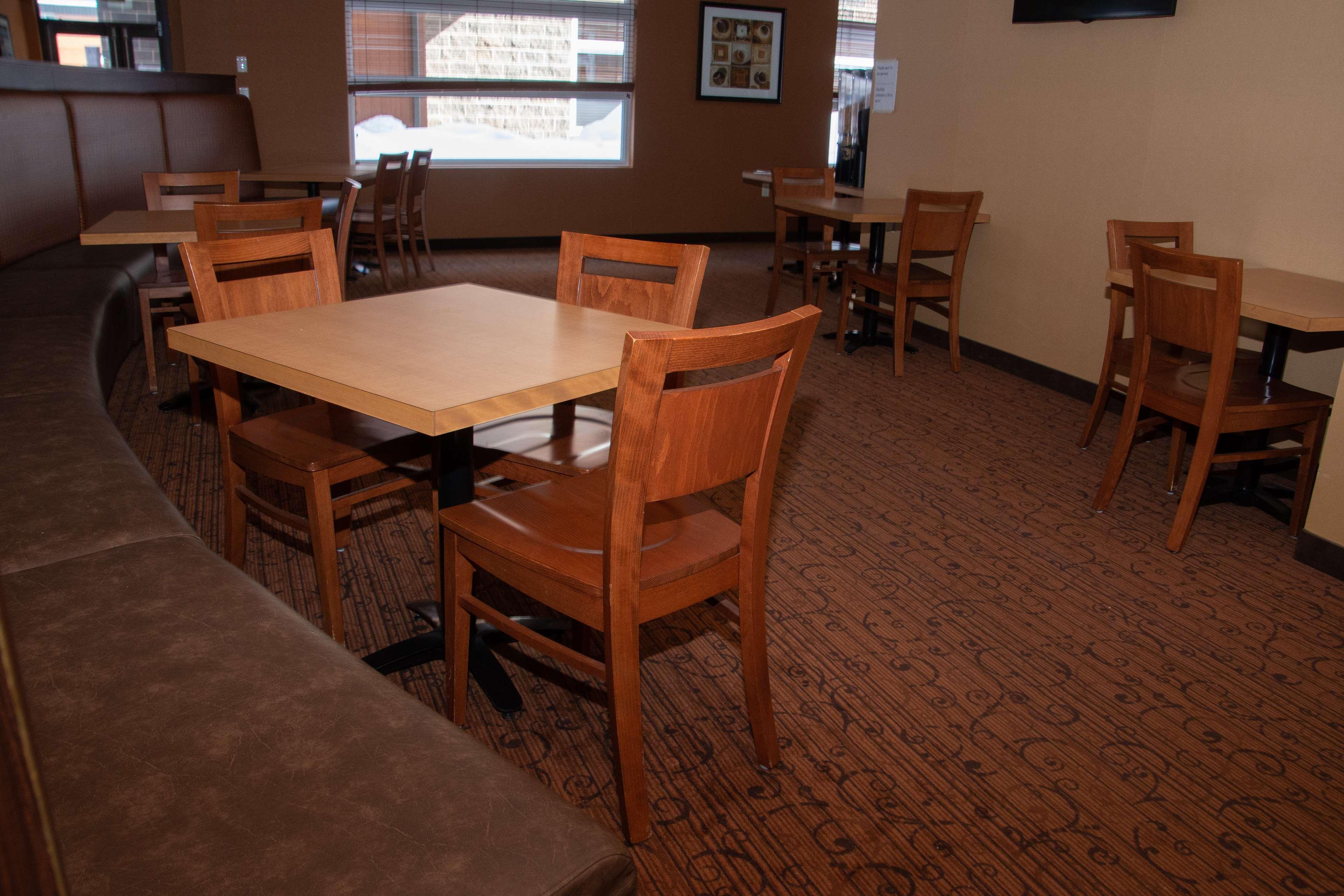 Best Western Plus, Bathurst Hotel & Suites Buitenkant foto
